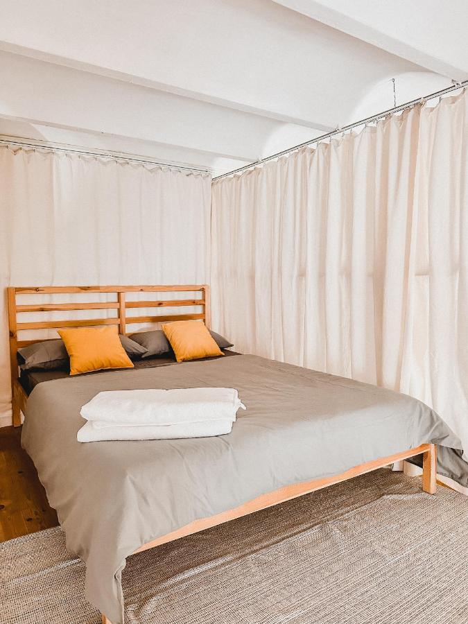 Habitacion Privada, Casa Compartida Con Pareja Private Room, Shared House With A Couple Barcellona Esterno foto
